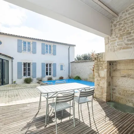 Maison Familiale Avec Piscine – à 100m Du Port De *