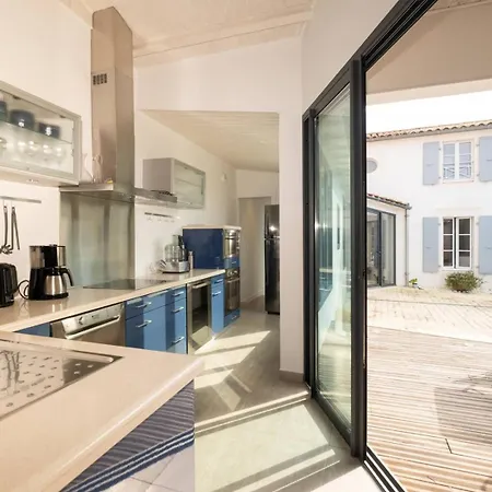 Maison Familiale Avec Piscine – à 100m Du Port De