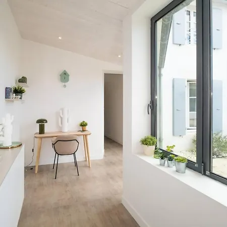 Villa Maison Familiale Avec Piscine – à 100m Du Port De *