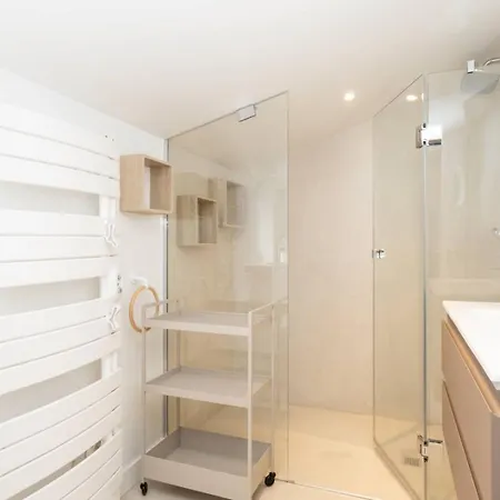 Maison Familiale Avec Piscine – à 100m Du Port De *