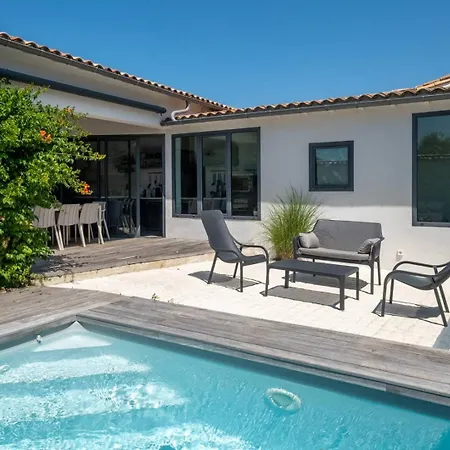 Maison Familiale Avec Piscine – à 100m Du Port De Villa